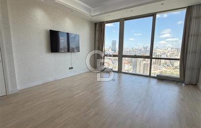 Ataşehir Metropol'de İFM Manzaralı Satılık 4+1 Balkonlu Daire
