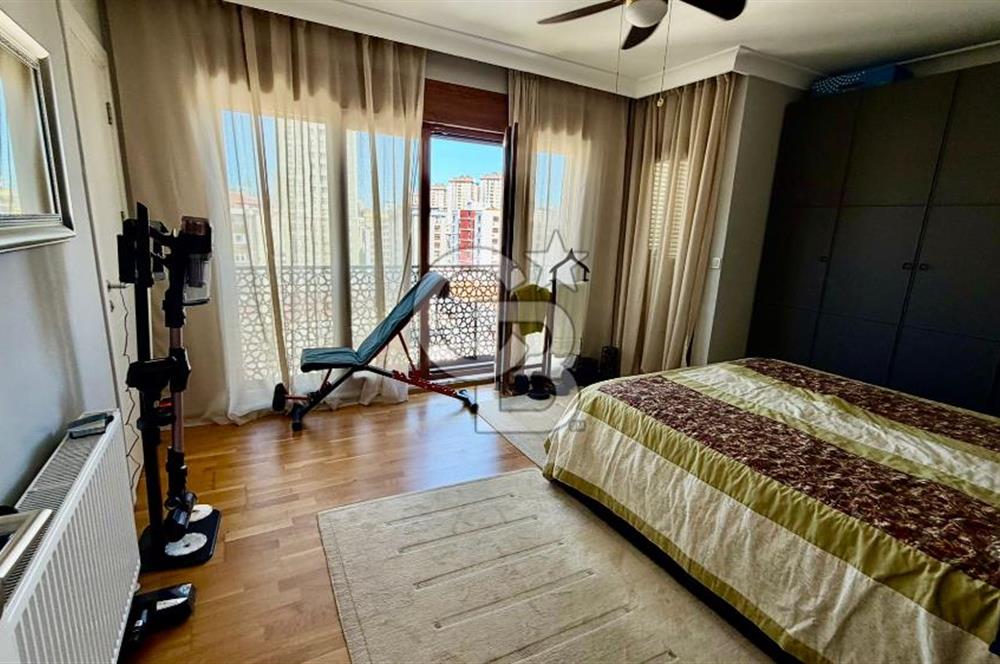 KOZYATAĞI ŞAKACI SOKAK 'TA ADALAR MANZARALI 3+1 KİRALIK DAİRE