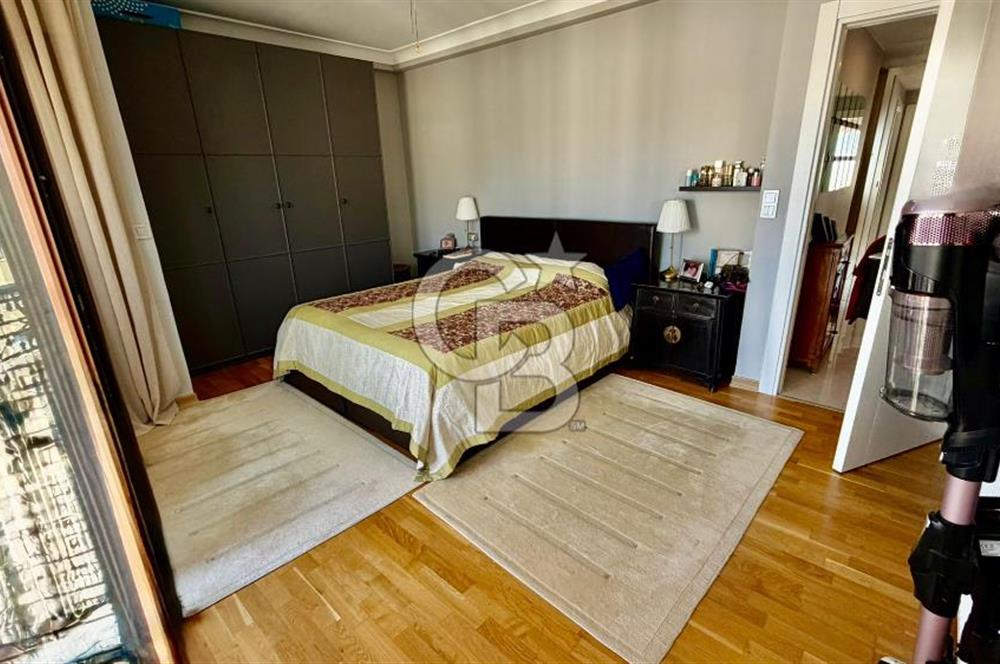 KOZYATAĞI ŞAKACI SOKAK 'TA ADALAR MANZARALI 3+1 KİRALIK DAİRE
