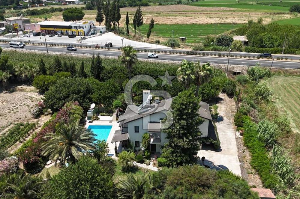 MUĞLA MİLAS'DA GENİŞ ARSA İÇİNDE SATILIK MÜSTAKİL VİLLA