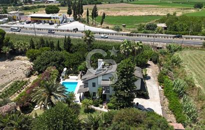 MUĞLA MİLAS'DA GENİŞ ARSA İÇİNDE SATILIK MÜSTAKİL VİLLA