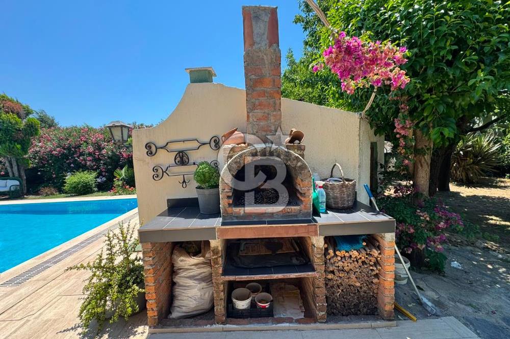 MUĞLA MİLAS'DA GENİŞ ARSA İÇİNDE SATILIK MÜSTAKİL VİLLA