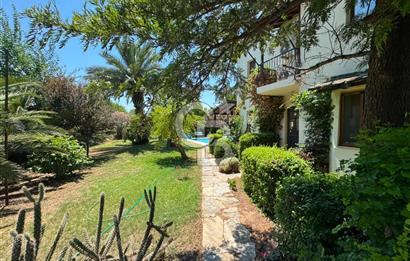 MUĞLA MİLAS'DA GENİŞ ARSA İÇİNDE SATILIK MÜSTAKİL VİLLA