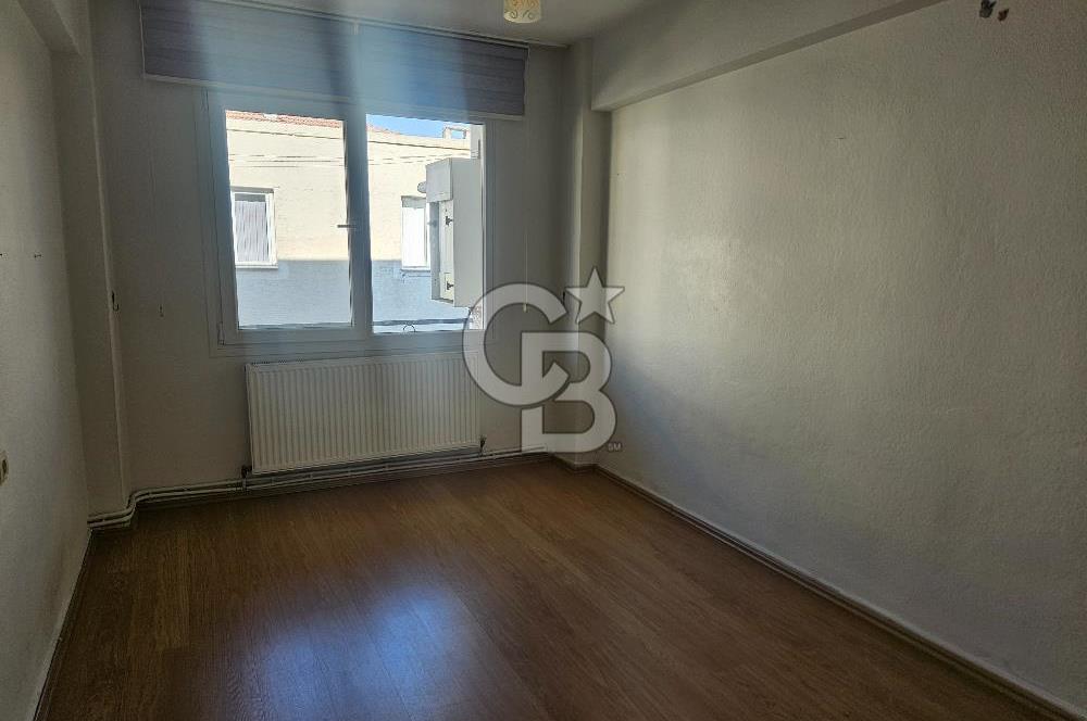 Bornova'nın merkezi konumunda 3+1 kiralık daire