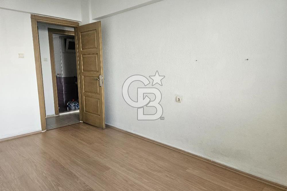 Bornova'nın merkezi konumunda 3+1 kiralık daire