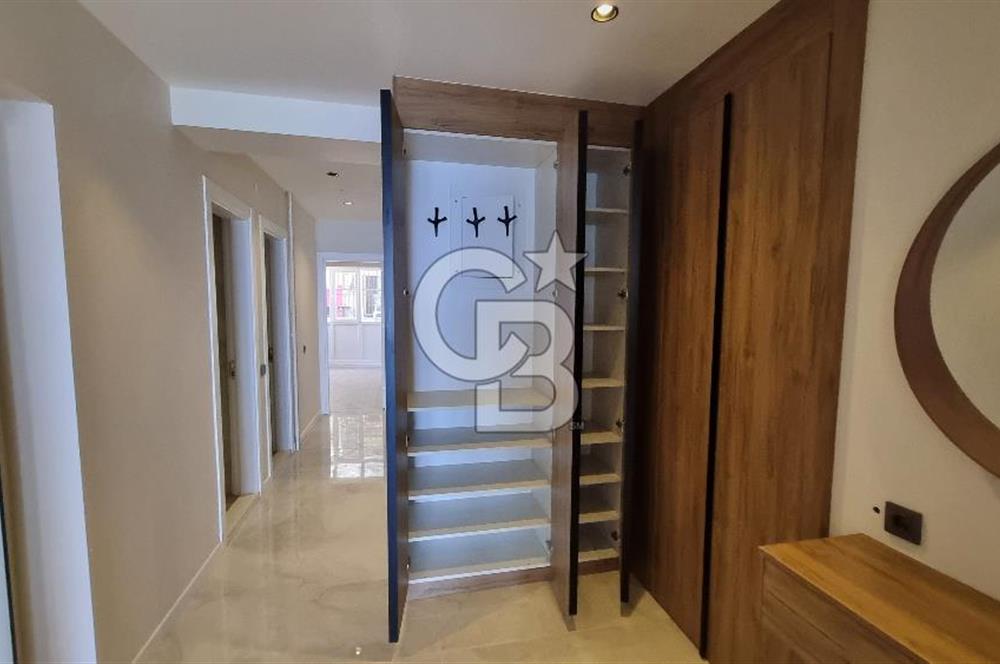 Alsancak Kordon'da Deniz Manzaralı, Tadilatlı 3+1 Kiralık Daire