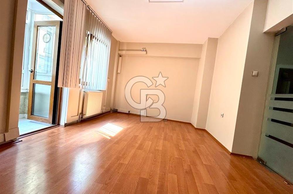 AŞAĞI ÖVEÇLER'DE ÖN CEPHE GENİŞ 5+1 KİRALIK İŞYERİ