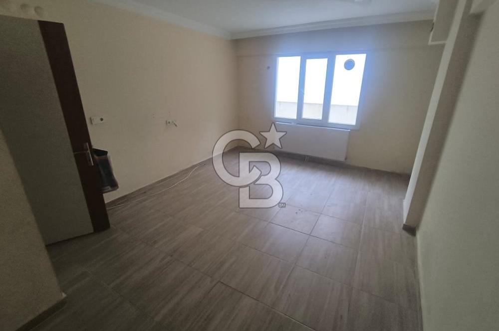 EVONADAN MURADİYE PAZAR YERİ KARŞISI TERASLI 3. KAT 1+1 DAİRE