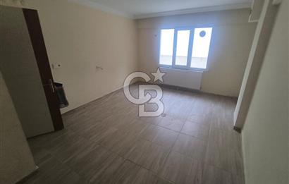 EVONADAN MURADİYE PAZAR YERİ KARŞISI TERASLI 3. KAT 1+1 DAİRE