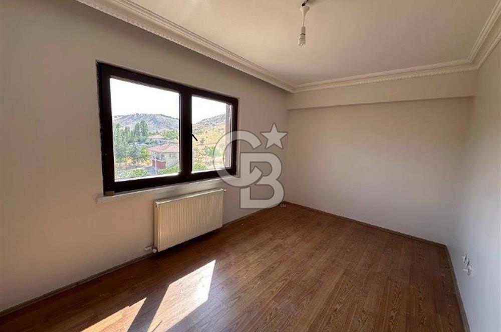 Alacaatlı Cad. 160 m², 3+1, Balkonlu, Kiralık 4.Kat (Ara Kat)