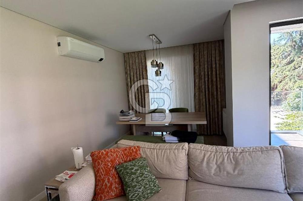 ÇENGELKÖY'DE CADDE ÜZERİNDE HARİKA KONUMDA 2+1  90 M2 EBEVEYNLİ , BALKONLU