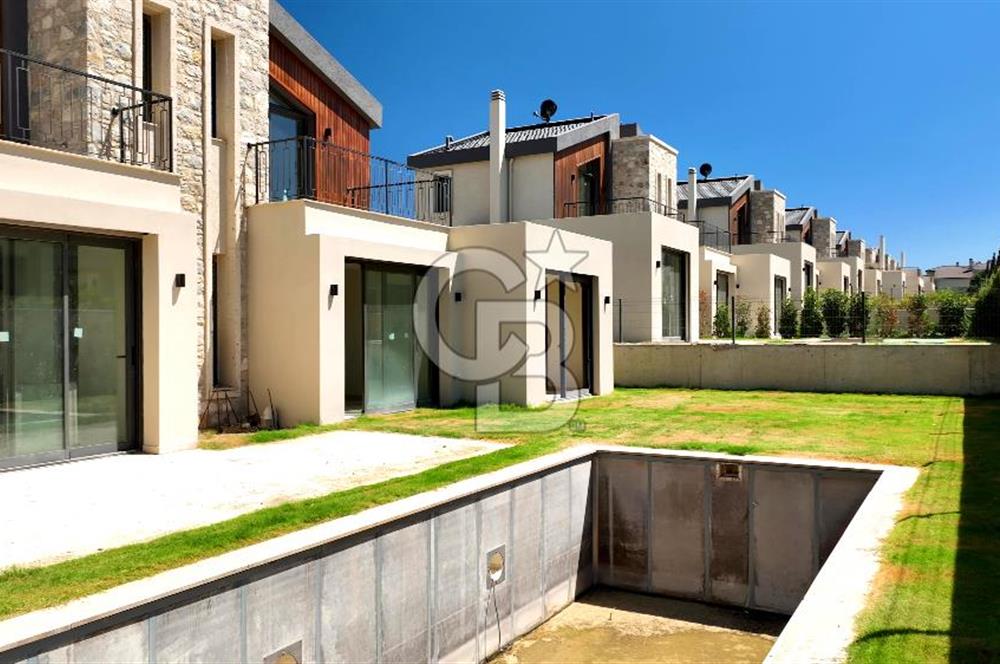 Urla Kuşçular Privatus Evleri Özel Tasarımlı 5+2 Villa Satılık