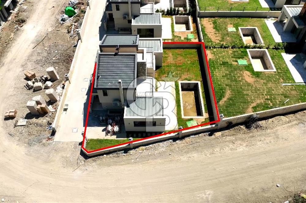 Urla Kuşçular Privatus Evleri Özel Tasarımlı 5+2 Villa Satılık