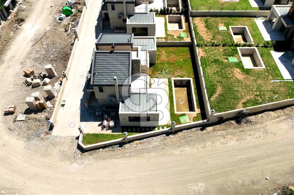 Urla Kuşçular Privatus Evleri Özel Tasarımlı 5+2 Villa Satılık