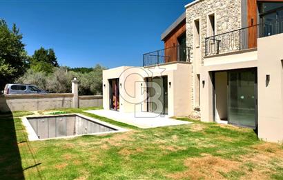 Urla Kuşçular Privatus Evleri Özel Tasarımlı 5+2 Villa Satılık