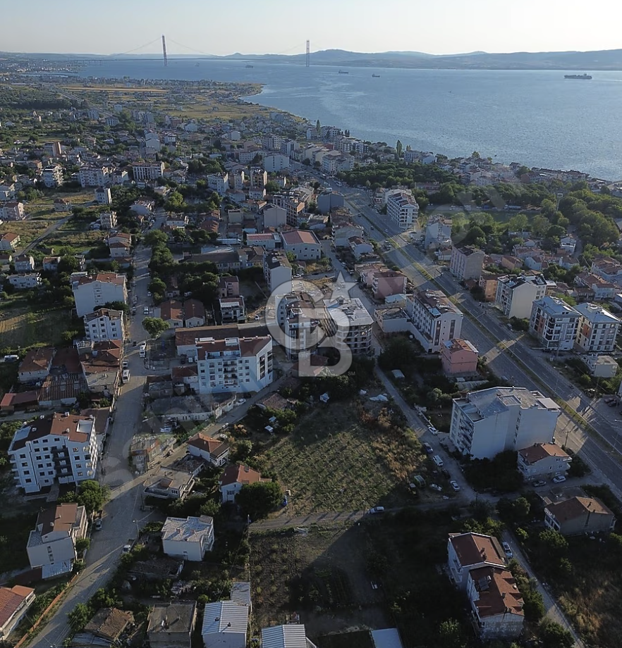ÇARDAK'TA 465 M² | 3 KAT İMARLI, ÖNÜ PARK ALANI MÜSTAKİL ARSA
