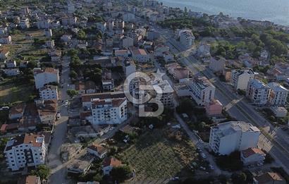 ÇARDAK'TA 465 M² | 3 KAT İMARLI, ÖNÜ PARK ALANI MÜSTAKİL ARSA