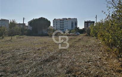 ÇARDAK'TA 465 M² | 3 KAT İMARLI, ÖNÜ PARK ALANI MÜSTAKİL ARSA