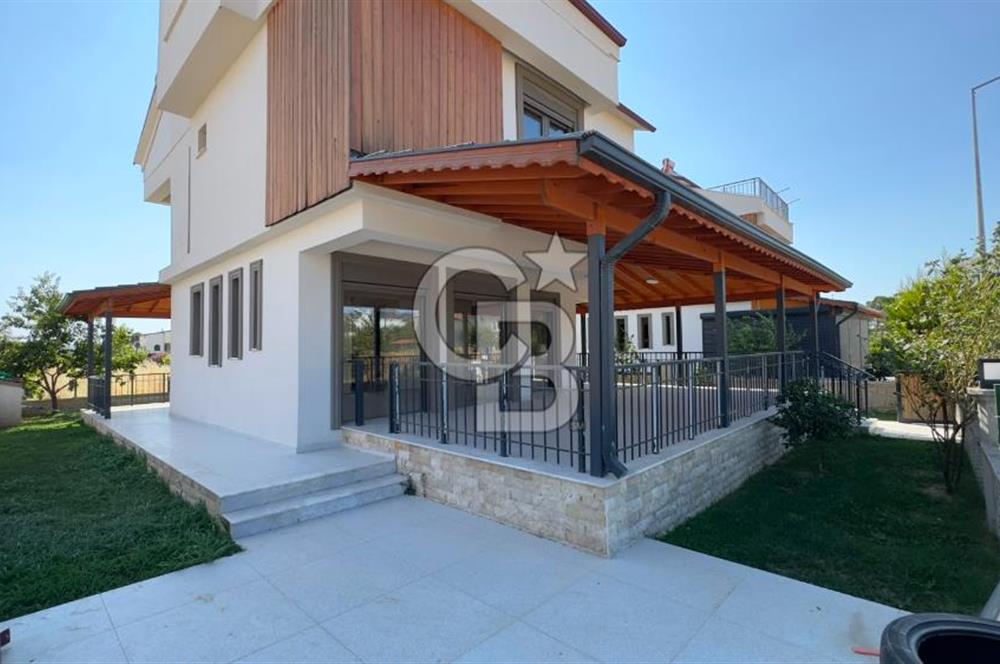 C.B. ROUTE | SALİHLER MAH. | GENİŞ BAHÇELİ, VERANDALI 5+1 VİLLA