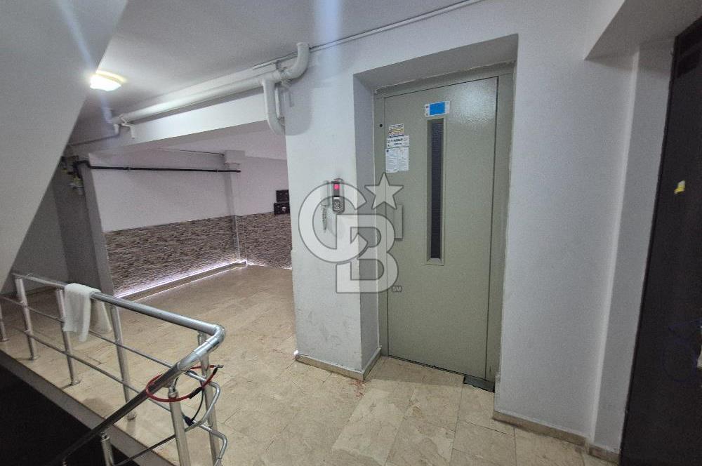 İhsaniye Kanuni Caddesinde Kullanışlı Bakımlı 3+1 Daire