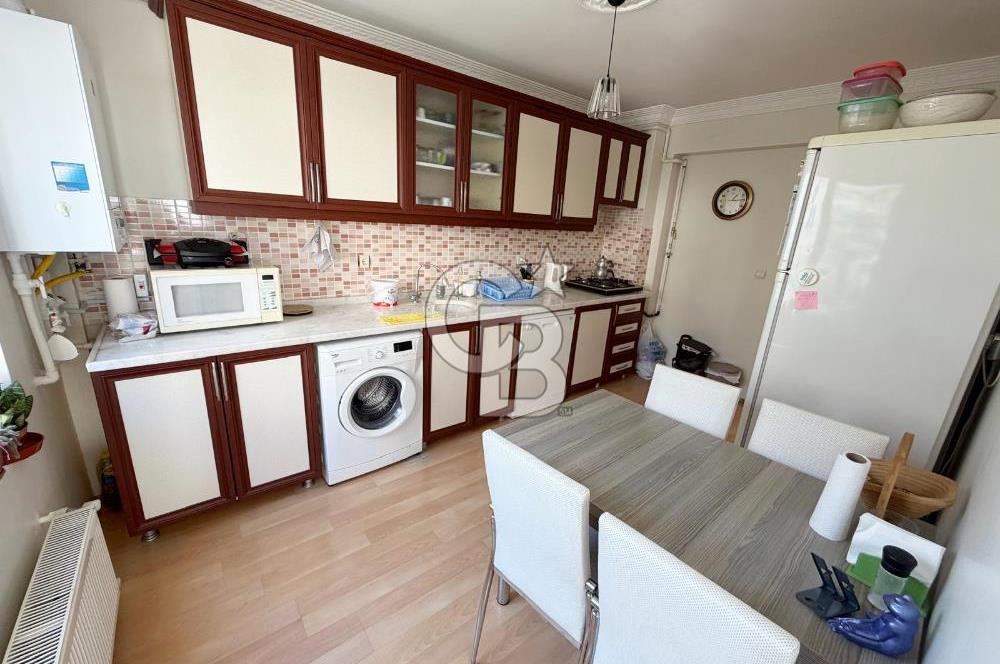 SULTAN FATİH VE ŞEHİTLER CADDE DİBİ ARA KATTA SATILIK 3+1 DAİRE