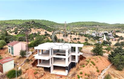 Güzelbahçe Çamlı 746m² Arsa Üzerinde Natamam 4+1 Villa Satılık