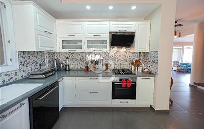 Urla Bademler'de Göl Manzaralı Doğa İçerisinde 5+1 Villa Satılık