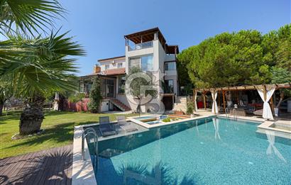 Urla Bademler'de Göl Manzaralı Doğa İçerisinde 5+1 Villa Satılık
