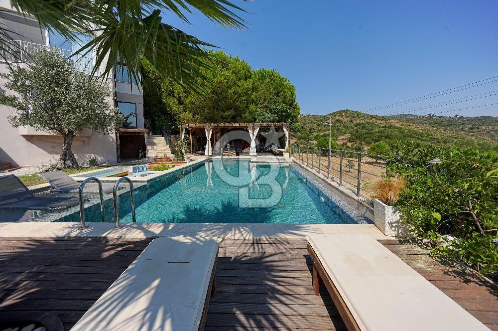 Urla Bademler'de Göl Manzaralı Doğa İçerisinde 5+1 Villa Satılık