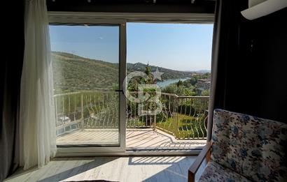 Urla Bademler'de Göl Manzaralı Doğa İçerisinde 5+1 Villa Satılık