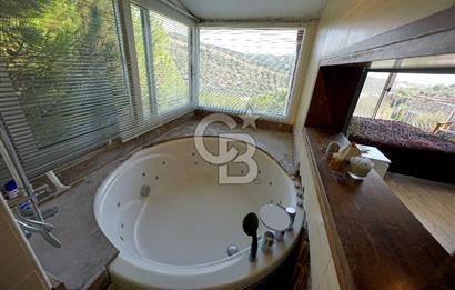 Urla Bademler'de Göl Manzaralı Doğa İçerisinde 5+1 Villa Satılık