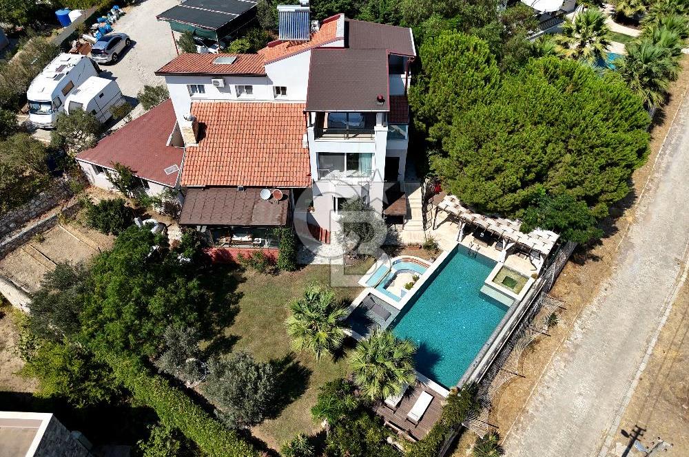 Urla Bademler'de Göl Manzaralı Doğa İçerisinde 5+1 Villa Satılık