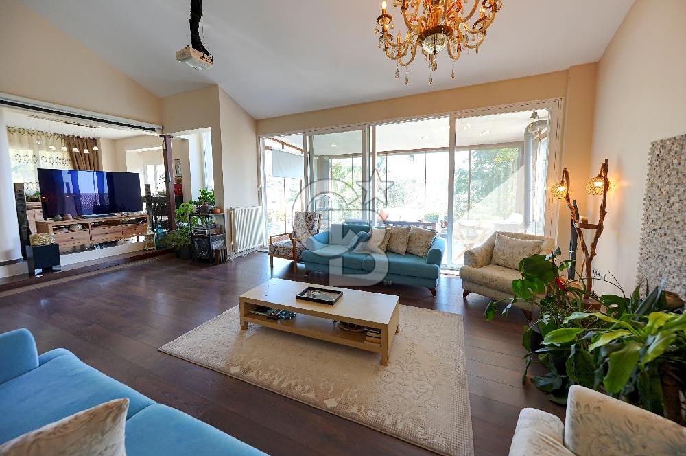 Urla Bademler'de Göl Manzaralı Doğa İçerisinde 5+1 Villa Satılık
