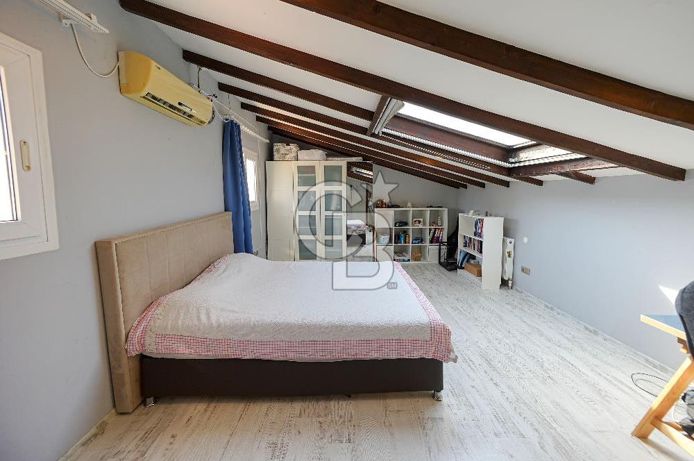 Urla Bademler'de Göl Manzaralı Doğa İçerisinde 5+1 Villa Satılık