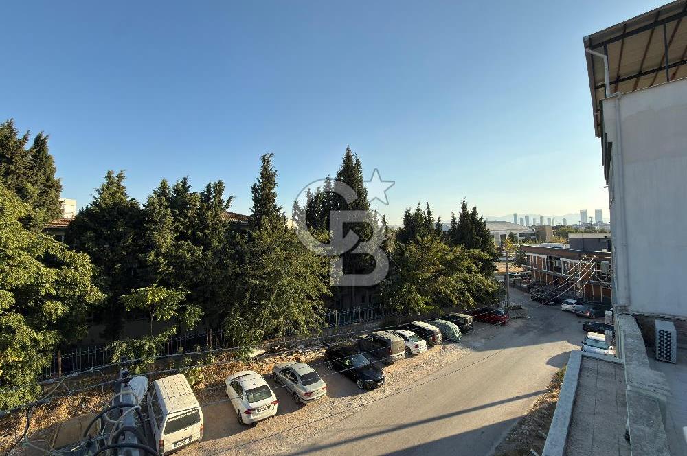 BORNOVA AŞIK VEYSEL’E YÜRÜME MESAFESİNDE SATILIK TERASLI DUBLEKS