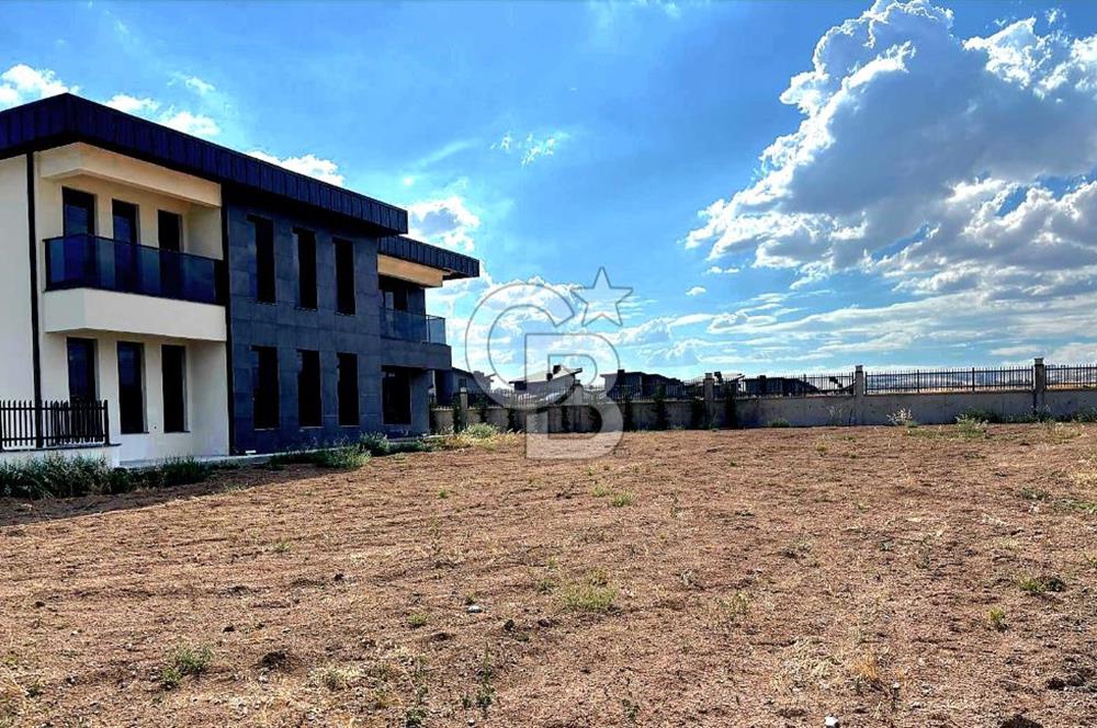 GÖLBAŞI BALLIKPINAR'DA 1.500M² ARSALI ,370 M² ,7+1 SATILIK VİLLA