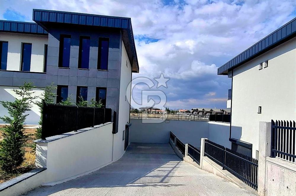 GÖLBAŞI BALLIKPINAR'DA 1.500M² ARSALI ,370 M² ,7+1 SATILIK VİLLA