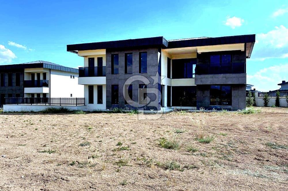 GÖLBAŞI BALLIKPINAR'DA 1.500M² ARSALI ,370 M² ,7+1 SATILIK VİLLA