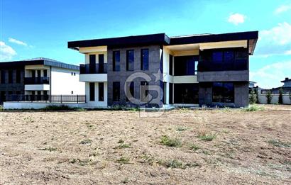 GÖLBAŞI BALLIKPINAR'DA 1.500M² ARSALI ,370 M² ,7+1 SATILIK VİLLA