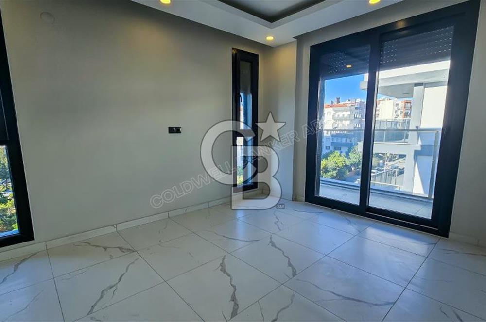 Kuşadası İkiçeşmelik te havuzlu sitede satılık 2+1 daire