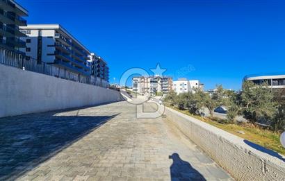 Kuşadası İkiçeşmelik te havuzlu sitede satılık 2+1 daire