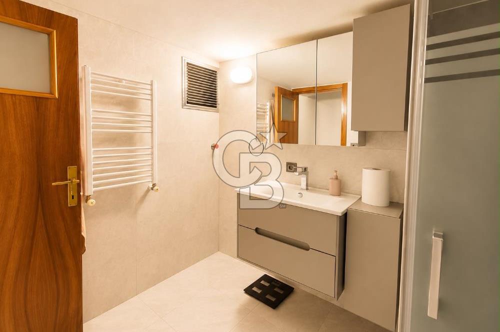Konak Karataş Gama Sitesi İçerisinde Geniş3+1 Otoparklı Daire