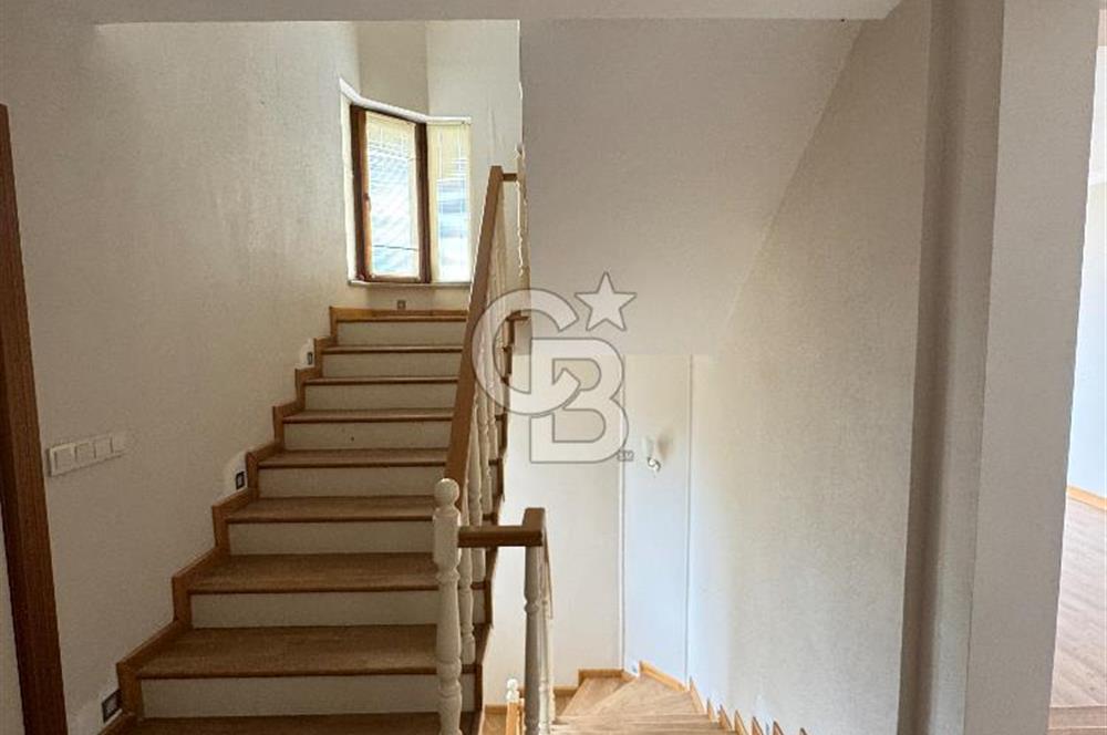 Gölbaşı Kızılcaşar'da Satılık 8+2 Lüks Tripleks Villa