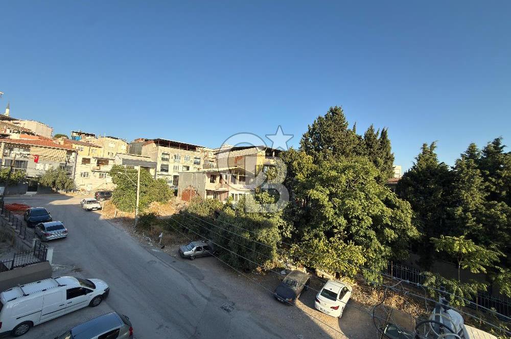 BORNOVA AŞIK VEYSEL’E YÜRÜME MESAFESİNDE SATILIK TERASLI DUBLEKS