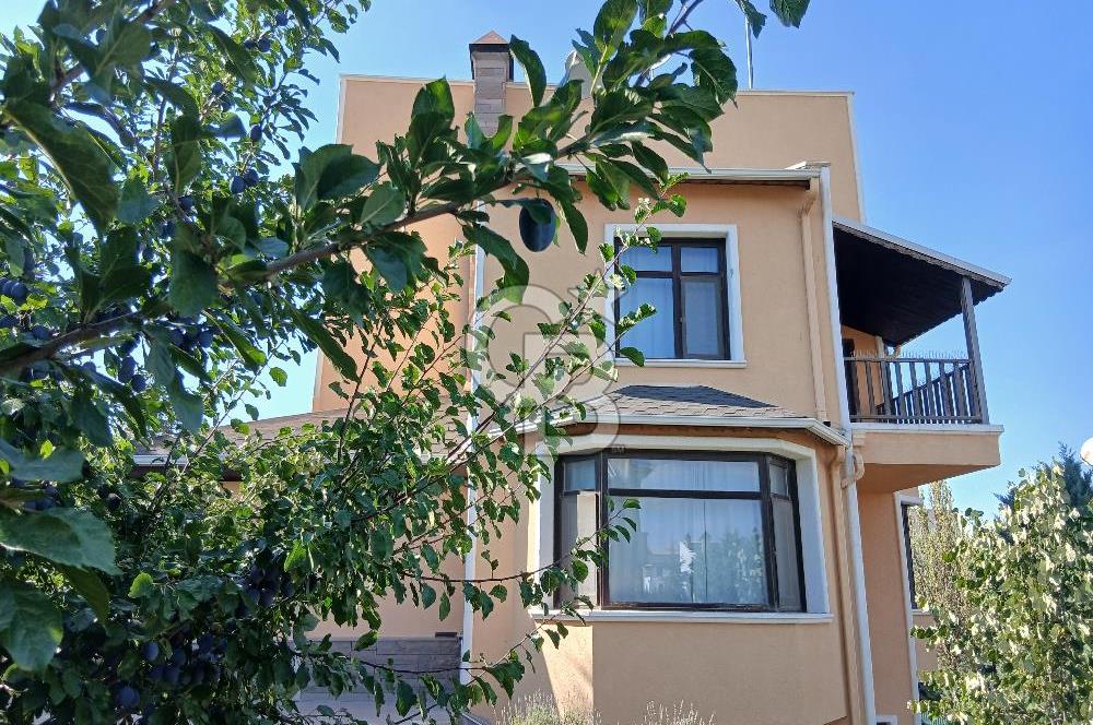 GÖLBAŞI BAHÇELİEVLER UMUT PARK SİTESİNDE 5+2 KİRALIK VİLLA