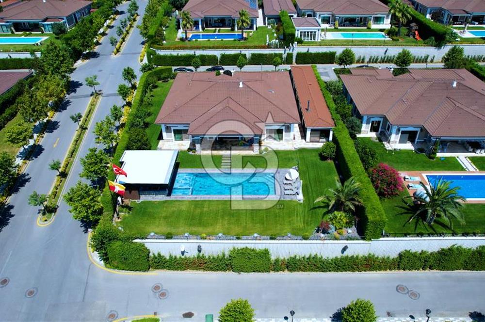 Pelican Ihlamur' da Köşe Konumda Satılık Tek Katlı Özel Villa