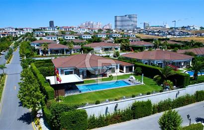 Pelican Ihlamur' da Köşe Konumda Satılık Tek Katlı Özel Villa