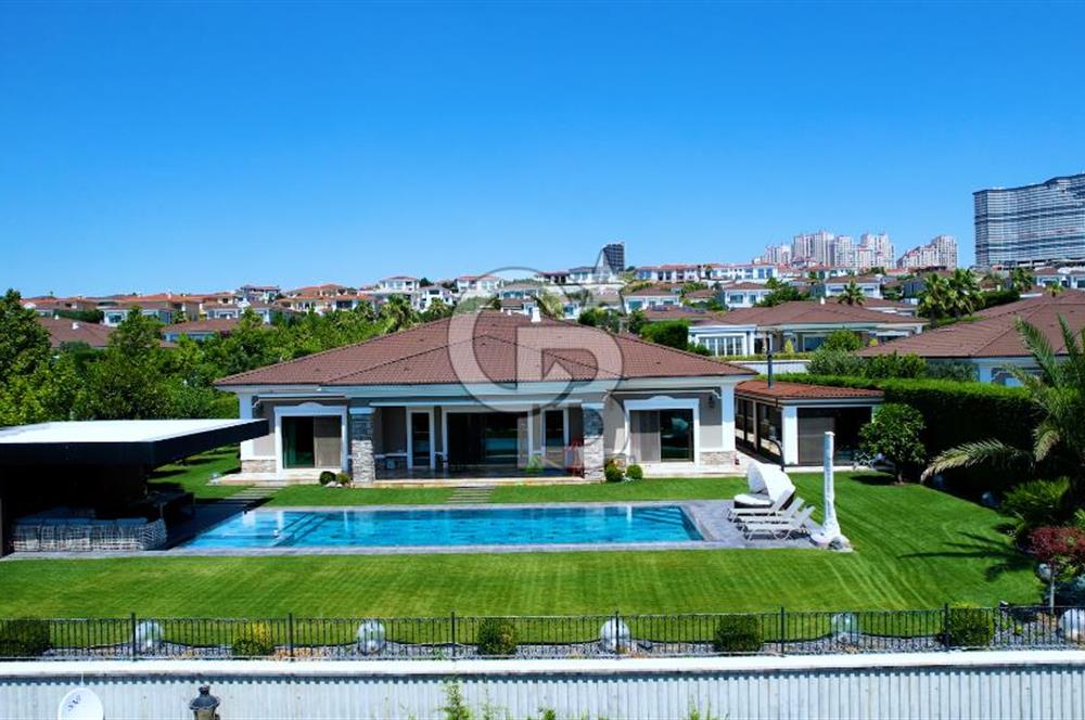 Pelican Ihlamur' da Köşe Konumda Satılık Tek Katlı Özel Villa