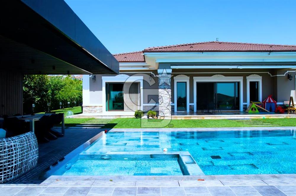 Pelican Ihlamur' da Köşe Konumda Satılık Tek Katlı Özel Villa