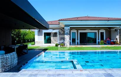 Pelican Ihlamur' da Köşe Konumda Satılık Tek Katlı Özel Villa